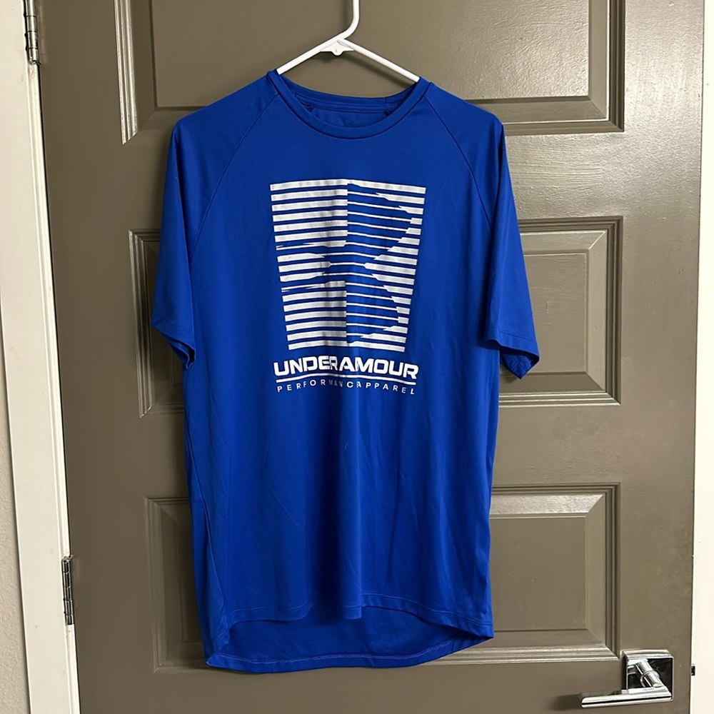Men’s Larger under armour athletic t shirt. Worn once. Too big for me.